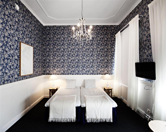 First Hotell