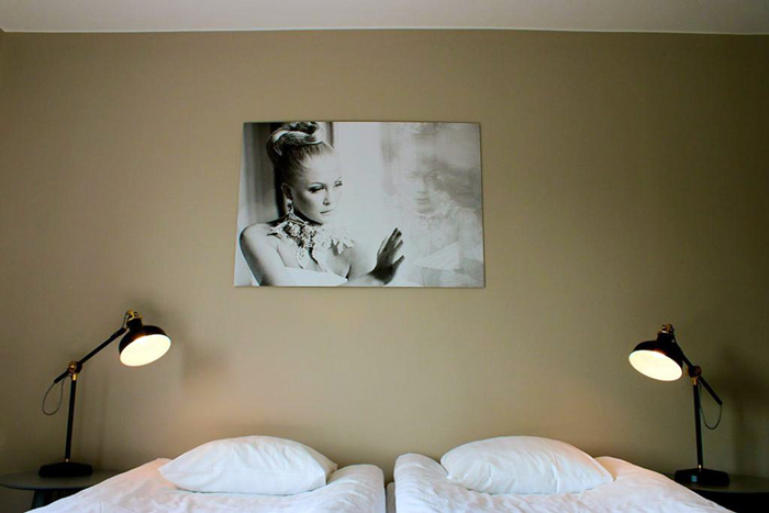 BriQ Hotell, Hova